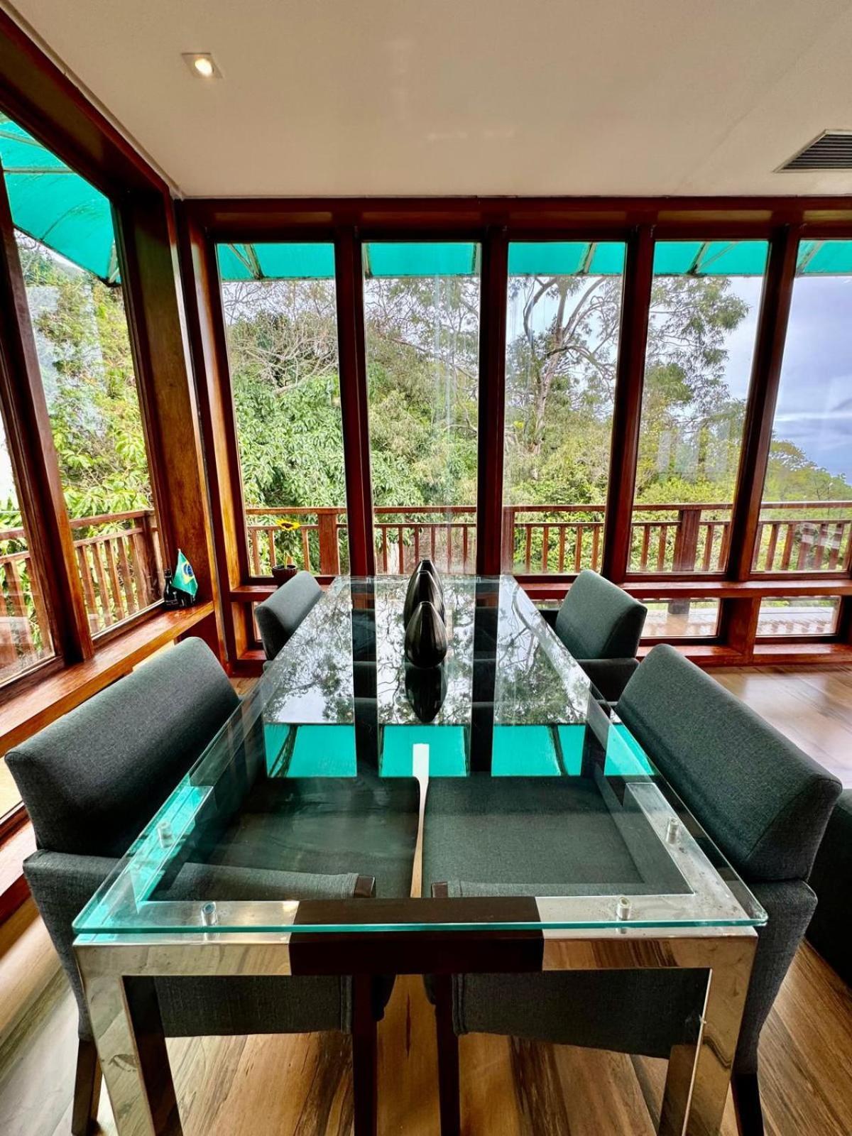 Leonardi's Sunset House *