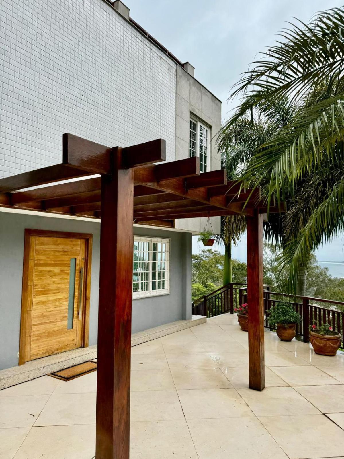 Leonardi's Sunset House *