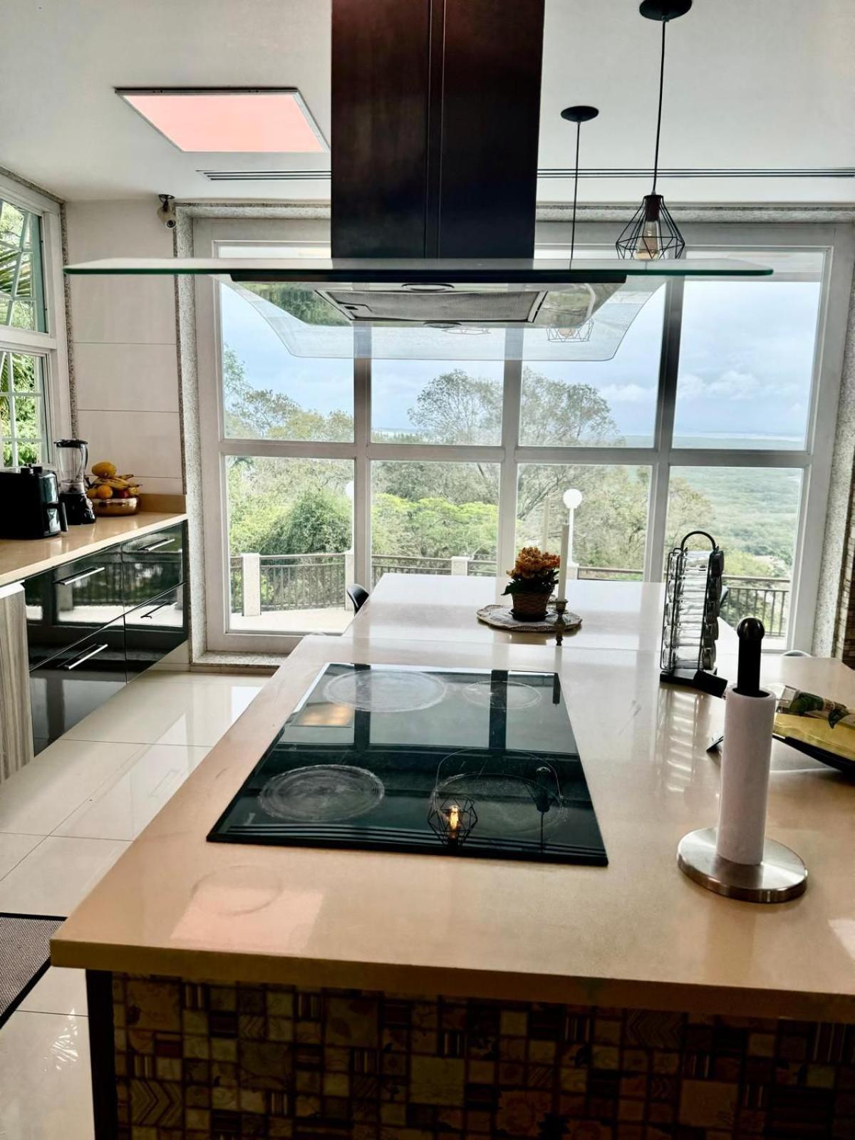 Leonardi's Sunset House *